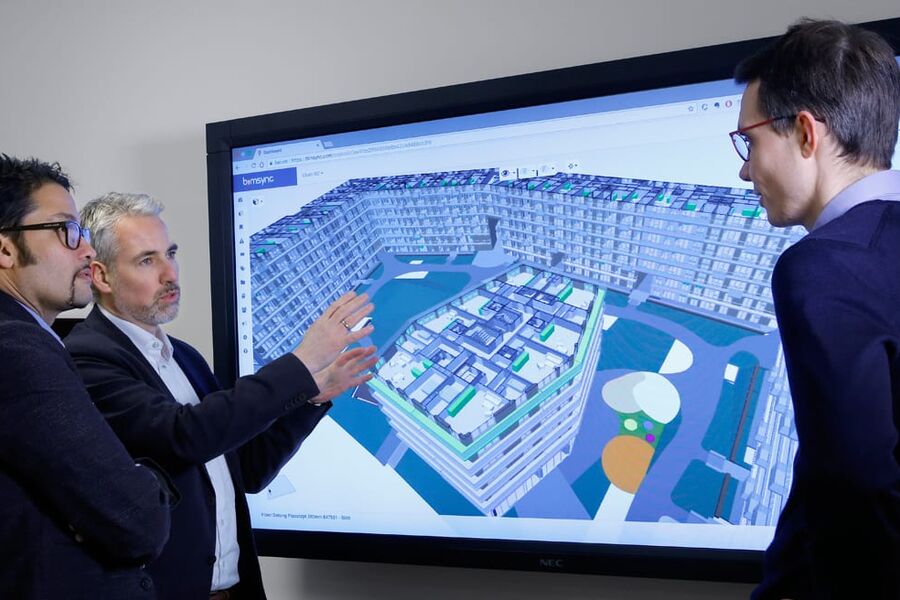 Fra venstre,Daniel Kjørberg Siraj 
Konsernsjef i OBOS, Håvard Brekke 
CEO i Catenda, og Anders W. Haugen 
Distriktsleder, Veidekke Entreprenør 
 

 
