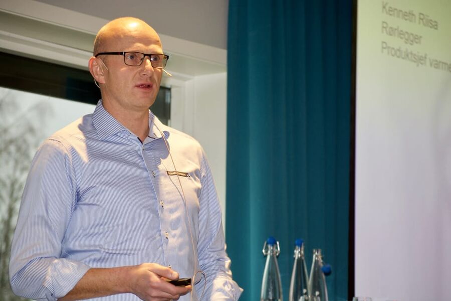 alle overflater og synlige produkter skinner som sola, men bak veggen tikker tidsinnstilte vannbomber... kommenterte Produktsjef Kenneth Riisa, Armaturjonsson AS, under VVS Forum Konferansen 2017.  (Foto: Jan Helge Kalvik)