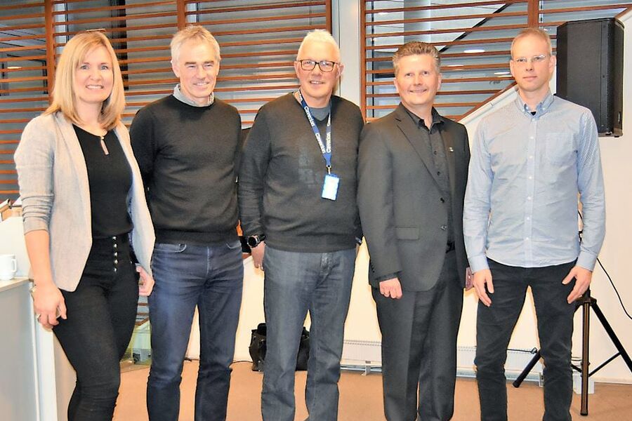 F.v: Daglig leder i NGBC, Kjersti Folvik, Komitelederen for den nye NS-standarden for klimagassregnskap, Eivind Selvig, Tor-Atle Gjerde i Caverion, Daglig leder i EPD-Norge, Håkon Hauan og avdelingsdirektør i Statsbygg , Morten Dybesland.