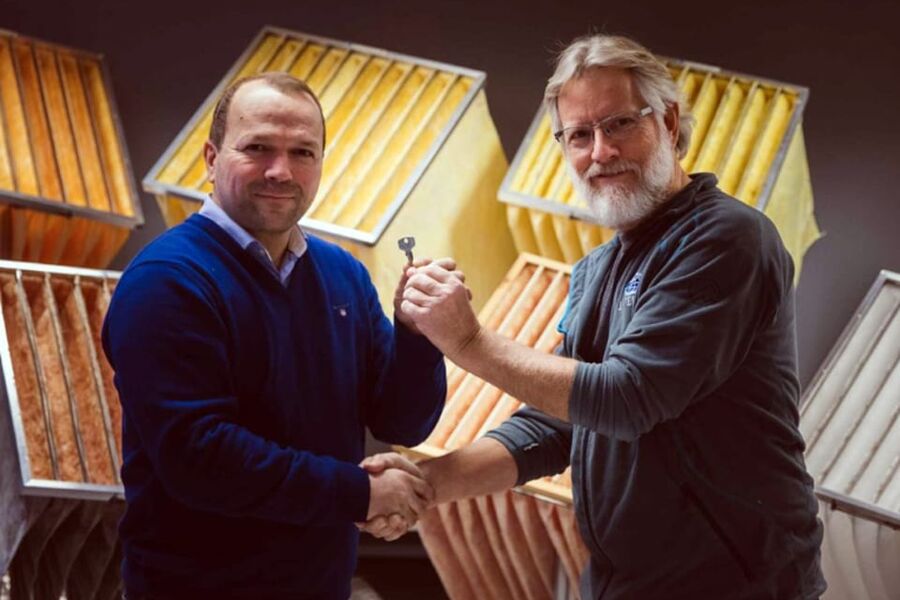 Denis Osmancevic overtar nøkkelen etter Vegard Ottesen, og blir ny salgssjef hos Interfil AS.