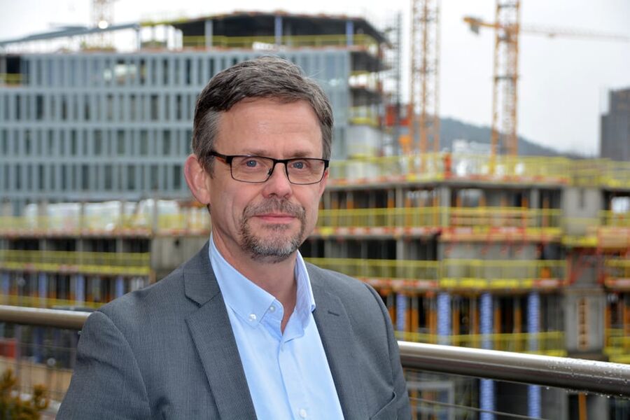 Adm. Dir. Terje Røising i NRF er med på kritikken mot coBuilder, samtidig som han oppfordrer - på det sterkeste - til bruk av bransjens egne åpne og gratis varedatabaser.