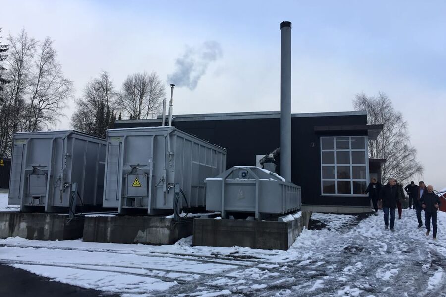 ZEN-partnere og forskere har besøkt energianlegget til campusen på pilotprosjektet Evenstad. Foto: Jiri Havran.