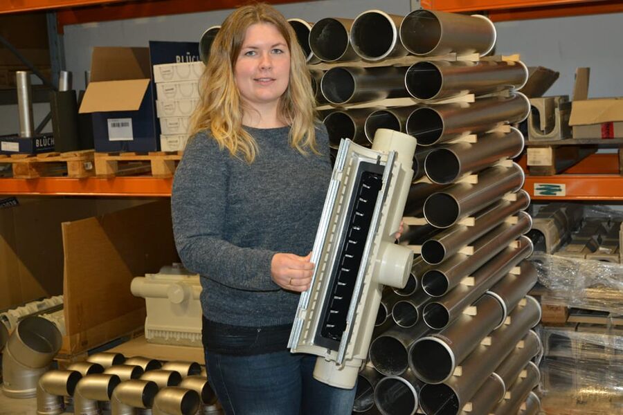 Salgsansvarlig Ingrid Solberg i Blücher AS, mener rennesystemet Mearin er et kostnadseffektivt system, og hvor den lave vekten på produktet gir store fordeler ved installasjon.  