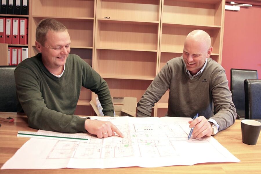 Anders Borg Thime (t.h) og Jostein Lund, daglig leder for henholdsvis Rørcompaniet AS og Klima Øst AS, vil jobbe enda tettere sammen overfor kundene i framtiden. Begge er solide bedrifter med god økonomi og gode ordrereserver. 