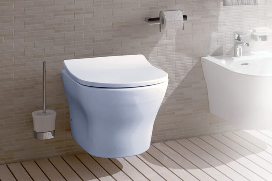 Toto dusjtoaletter har de senere årene fått flere utmerkelser på grunn av sine skylle egenskaper, blant annet for fremragende hygiene, og hvor  den bakterielle forurensingen fra toalettetskylling er redusert med 90 prosent. 