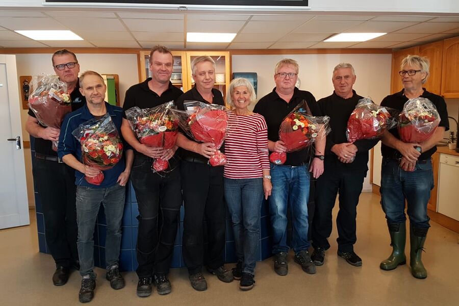 Gjengen som stod på for å stoppe vann massene. Fra venstre: Olav Aslaksen, Thor Brovig, Helge Aabel, Willy Østerhus, Tone Foss By, Kjetil Tobiassen, Shefqet Maxharraj og Øystein Foss.