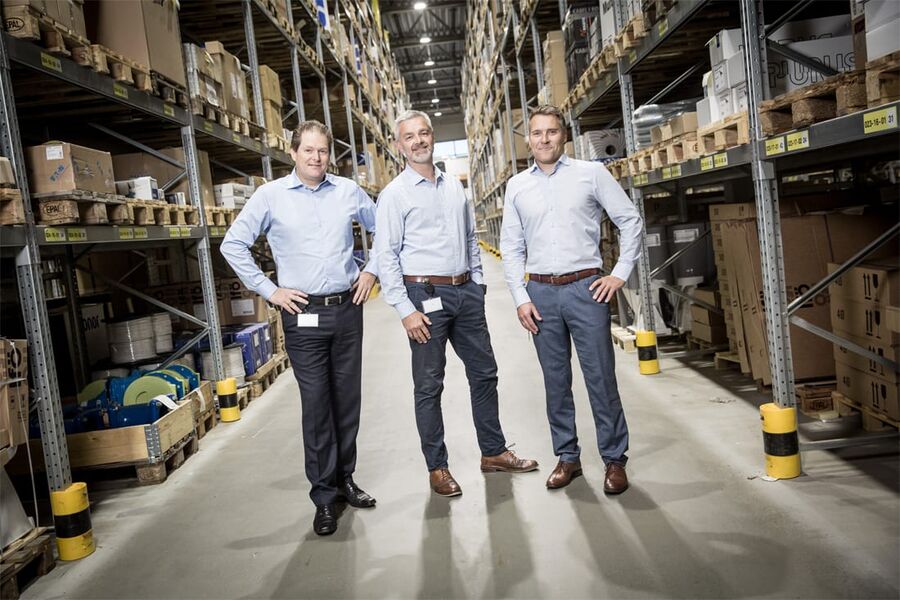 Jørn-Are Bergh, salgsdirektør Industri & Infra; Tom Erik Eie, salgsdirektør installasjon og Thomas Vethe som er ny sjef for VVS, VA, facility management og resellers. (Foto: Gaute B. Iversen / TANKEN BAK AS)