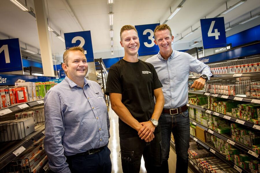 Butikkutvikler Nils Henrik Stjerne, butikksjef Martin Hasle Arnesen og sjef for multikanal i Onninen Morten Fundingsrud er godt fornøyd med den nyåpnede butikken på Ensjø.  Det skal være raskt og effektivt å handle her, forteller de.