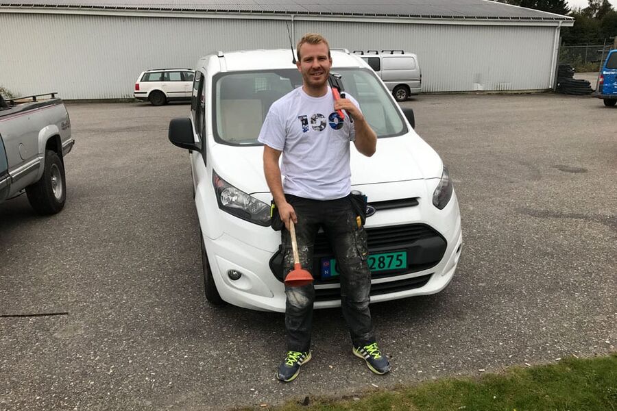 Timann Førland er en rørlegger med mange jern i ilden. Etter en del utfordrende år, er han tilbake i rørleggerfaget med full styrke. Nå vil han hjelpe andre som sliter litt i det daglige.