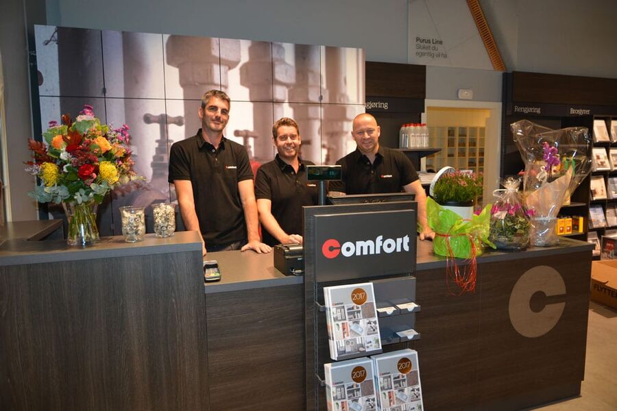 Tre driftige herrer fra AquaFlis Comfort Ski gleder seg stort over at de har fått en helt ny
butikk med det nye butikkonseptet til Comfort. Fra venstre, Stian Leidland, Eivind Braathen og Christian Sandland-Mitrevski.