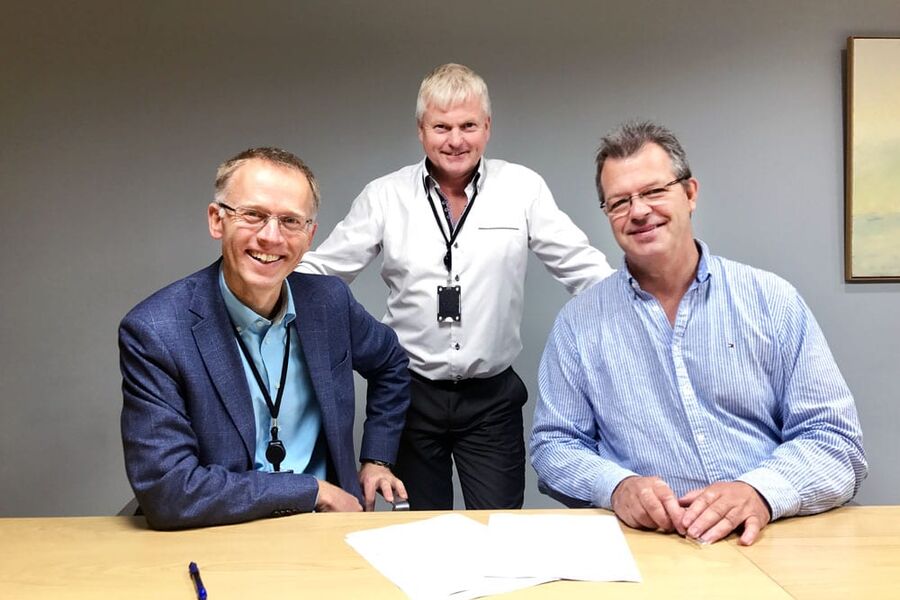 Avtalen ble signert i Bergen 1. september. Fra venstre: Produktdirektør i Frende Tor Olav Langeland, brannekspert i Frende Odd Magne Skjerping og daglig leder i Dokumentert AS, Anders Sandmæl.
