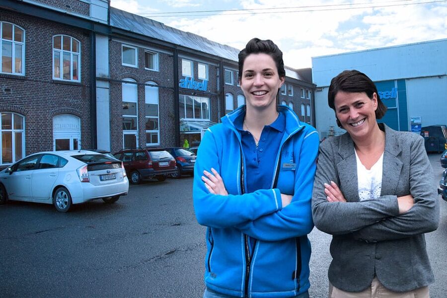 Butikksjefen i Fabrikkgaten Annika Jung, og Regionsjef Agathe Børhaug, gleder seg stort over  å kunne åpne Bergens nye 