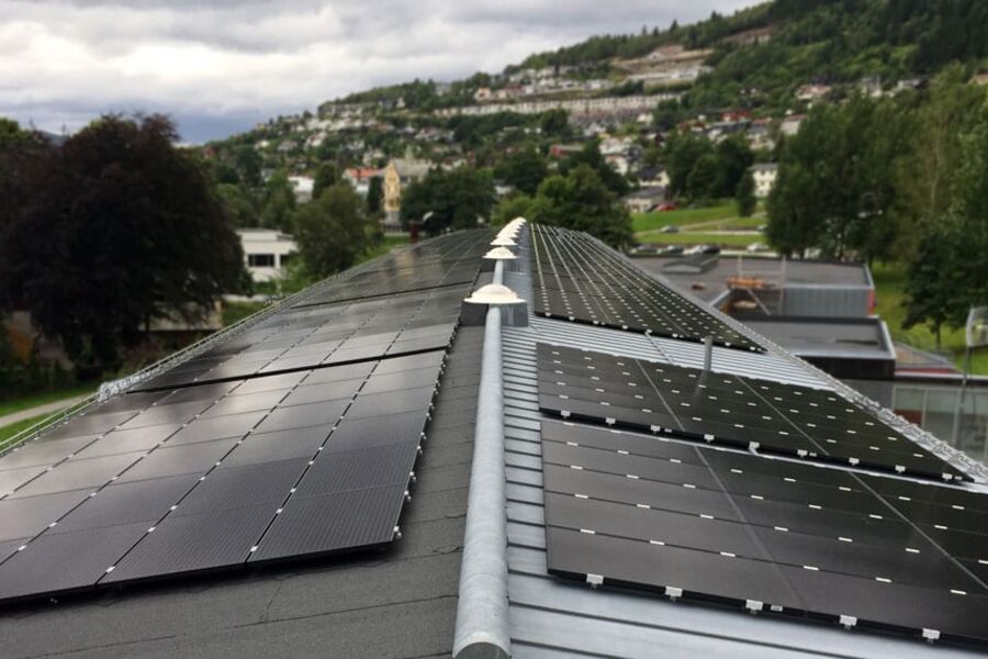 Illustrasjonsfoto.Solcelleanlegget på taket av Berte Kanutte. Foto Statsbygg