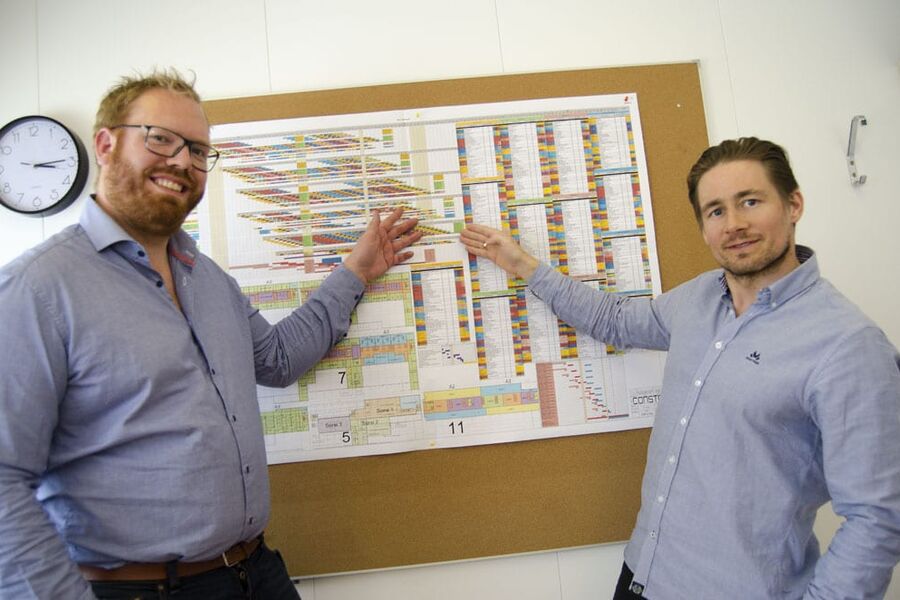 Jonas Gustumhaugen, avdelingssjef for rør hos Bravida i Tromsø og Martin Jørgensen, framdriftsplanlegger og koordinator hos Consto har lyktes i et felles planarbeid.