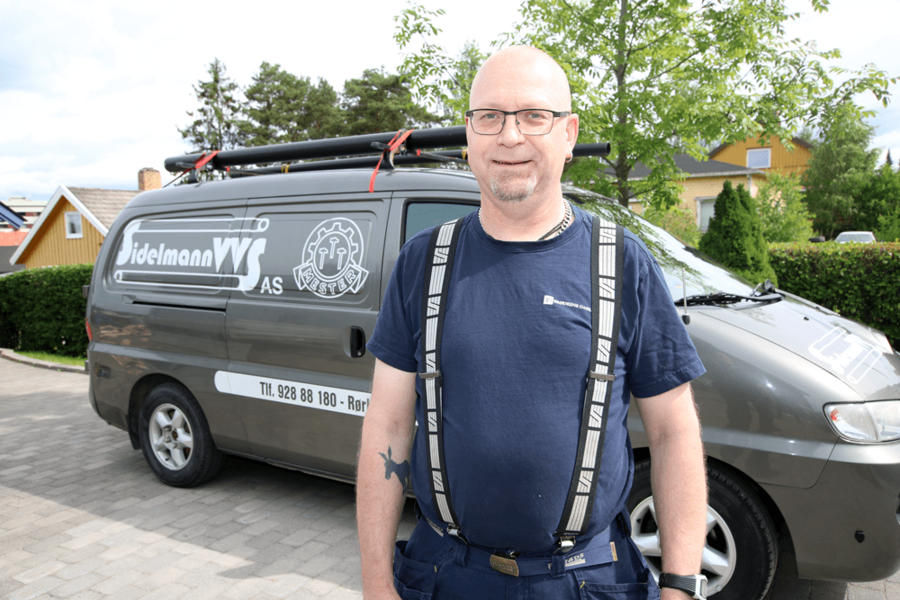 Danske Jens Petter Sidelmann tar kompetanse på alvor. 49-åringen har mesterbrev og A og B-sertifikat i BVN. Foto: Rune Midtskogen, Fagrådet for våtrom