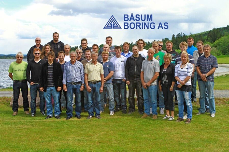 Alle ansatte i Båsum Boring samlet i forbindelse med et privat arrangment. Foto: Båsum Boring