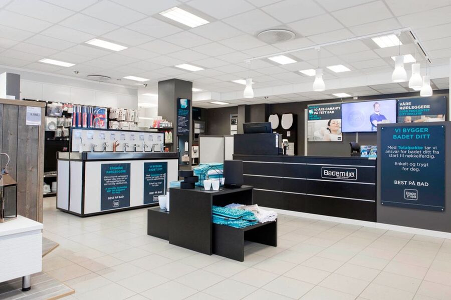 Bademiljøs nye butikkkonsept som ble lansert i 2015. Bildet viser utstillingen i butikken ved Nyheim. 