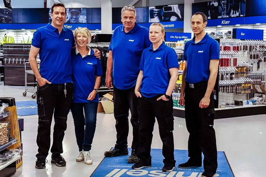 På bildet ser vi følgende Ahløsell ansatte på Bryn. Fra venstre,  Alexandros Tsergas, Vigdis Ruud, Torbjørn Grønlund, Anna Trell og Andreas Iacovone.