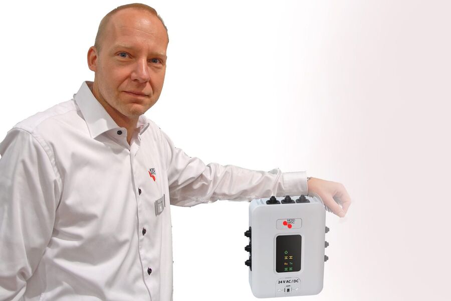 Torkild Bøe i Micro Matic med kommunikasjonsmodul, MicroSafe-BSM. Fotomontasje: VVSforum/PH