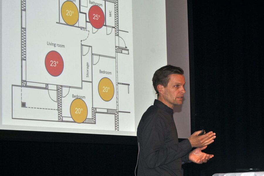 Magnar Berge fra Høgskulen på Vestlandet har undersøkt hvordan beboerne i passivhus oppfatter luftkvalitet og temperatur. Mange beboere synes det blir for hett på soverommet.