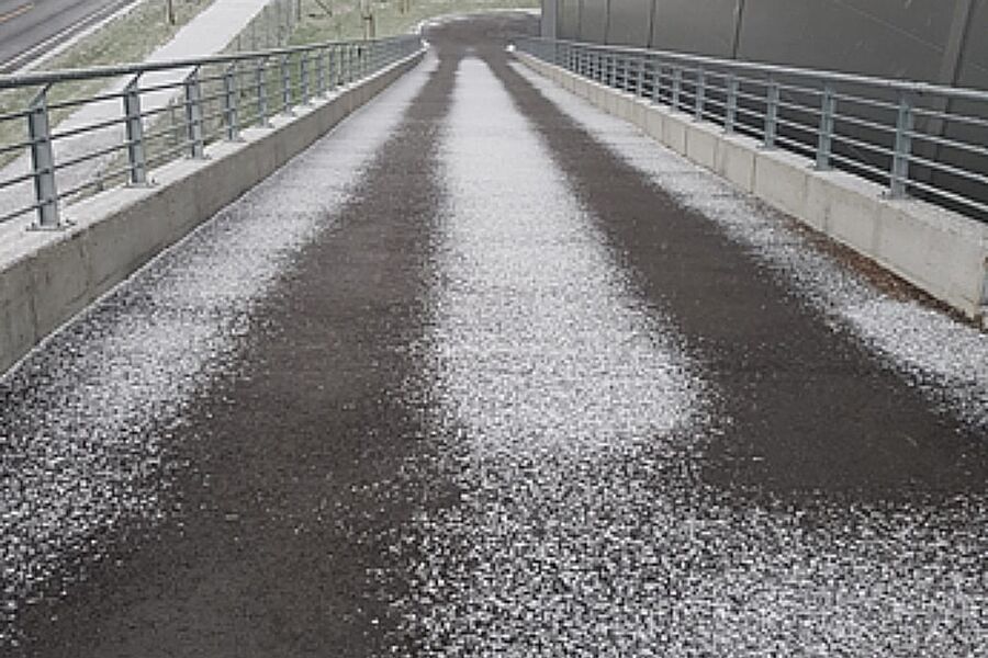 Bildet over: Her er allerede rampa klar til å ta i mot og smelte de første snøflakene som kommer. I løpet av minutter er rampa snøfri. Foto: Aiwell