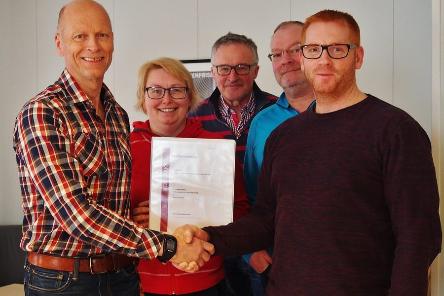 Fv. Jan Helge Utne, Beate Hansen, Helge Hansen, Kolbjørn Botnmark i Sweco Norge AS og Erik Anders Helin, regionsjef i Forsvarsbygg.