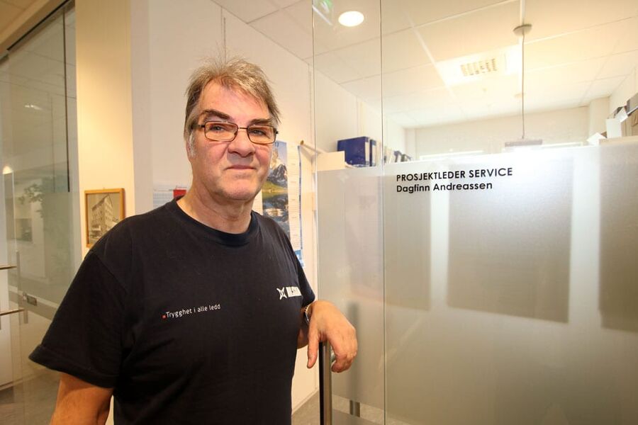 MERKER KONKURRANSEN: Serviceleder hos Nilsson i Bodø, Dagfinn Andreassen, opplever stadig tøffere tak på servicemarkedet i byen.  De seriøse vil alltid overlevere, sier han. 