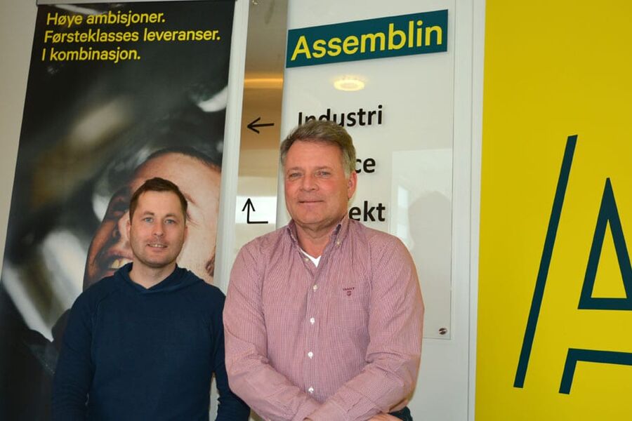 - Vi kan glede oss over å ha mye å gjøre, og er fornøyd med utviklingen her i Sarpsborg og Østfold, sier avdelingssjef for industri og service, Thomas Nilsen (tv), og snart avdelingssjef for prosjekt, Gunnar Alvin.