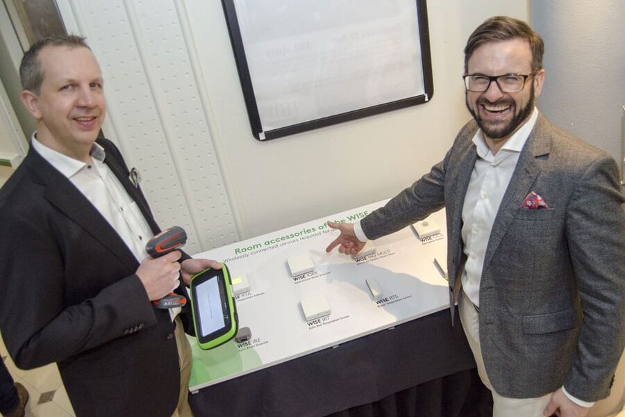 Utviklingssjef Kristian Pettersson hos Swegon (t.v), og Alexander Hellström, leder for det svenske selskapet Lumen Radio presenterte sammen konseptet Wise, under et foredrag om smarte bygg i regi av Swegon nylig.