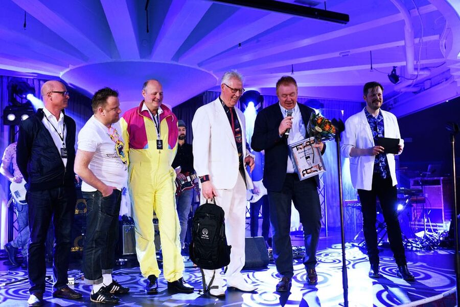 Under utdelingen av prisene. Her får Oras Armatur prisen for årets leverandør. 