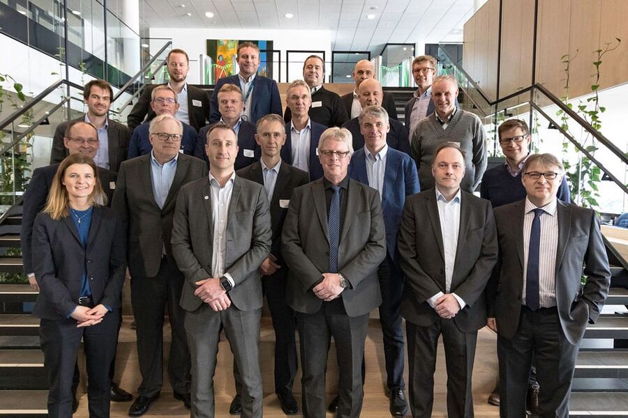 Første rad fra venstre: Camilla Krogh (Skanska), Ståle Rød (Skanska), Stein Kinserdal (SiV), Tor Arne Midtskogen (Skanska), Martin Quaid (Skanska). Andre rad fra venstre: Jostein Todal (SiV), Hans Thomas Gaarder (Skanska), Tom Einertsen (SiV), Hans Ole Haugen (CURA), Gunnar Garred (Skanska). Tredje rad fra venstre: Sverre Skarpaas (CURA), Roar Austedal (Haaland Klima), Arne Jorde (CURA), Ola Dalen (CURA), Leif Øie (CURA), Egil Sormbroen (CURA). Fjerde rad fra venstre: Espen Bjørshol (CURA), Øyvind Hagen (Bravida), Bjørn Varegg (SiV), Torkil Skancke Hansen (Assemblin), Tore Bakke (Bravida).
