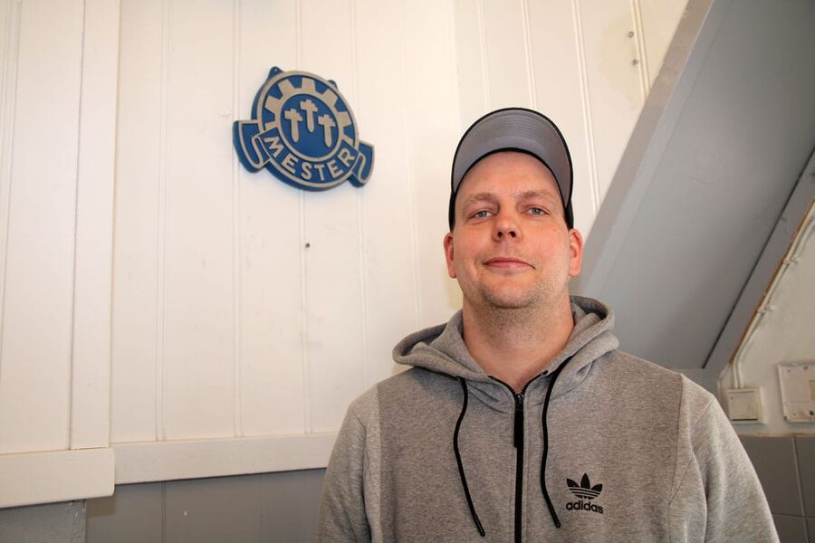 ENDELIG MESTER: 34 år gamle Jonas Vangsøy er veldig fornøyd med at han endelig kan titulere seg som rørleggermester. Oslo-gutten er opptatt av kompetanse, og det var derfor helt naturlig å ta mesterbrevet.   