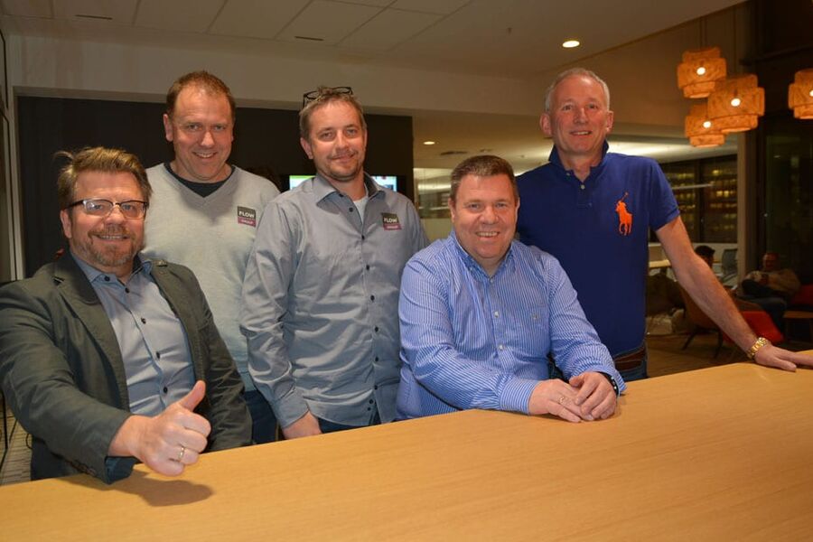 Blant medlemmene i FLOW er fire personer tidligere kåret til årets VB ambassadør eller vært styremedlemmer i VB, og vært sentrale bidragsytere i oppbyggingen av VB fra 2007, når kjeden var påtenkt og frem til september 2016. Fra venstre: Greif Sæther, daglig leder i FLOW Trøndelag VVS, Mads Meisingset, daglig leder i FLOW Group og FLOW Meisingset AS, Rolf Wedø, faglig leder i FLOW Best Elektro, Jan-Erik Urhaug , daglig leder i FLOW Bjørgvin VVS, og Ketil Mikalsen, styreleder i FLOW Group, og daglig leder i FLOW Bredsen VVS i Arendal.

