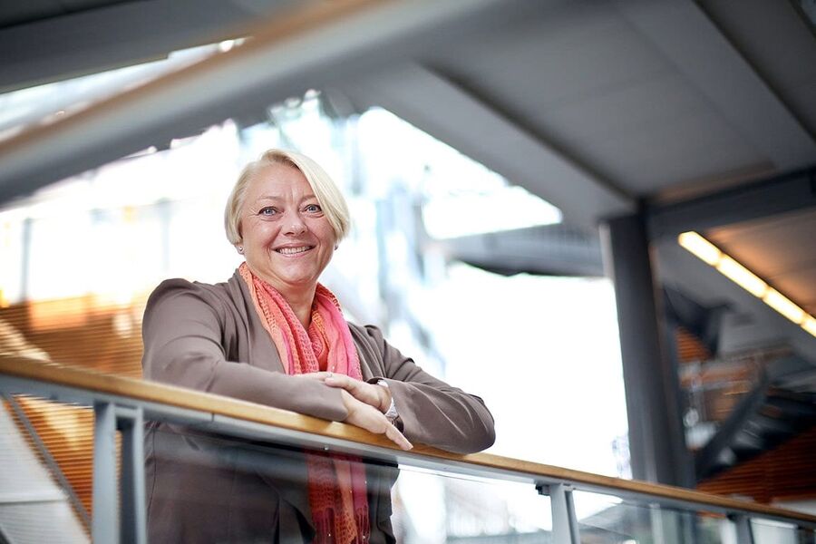 Ragnhild Kvålshaugen har forsket på strategi og ledelse  nå skal hun se på byggenæringen. (Foto: BI)