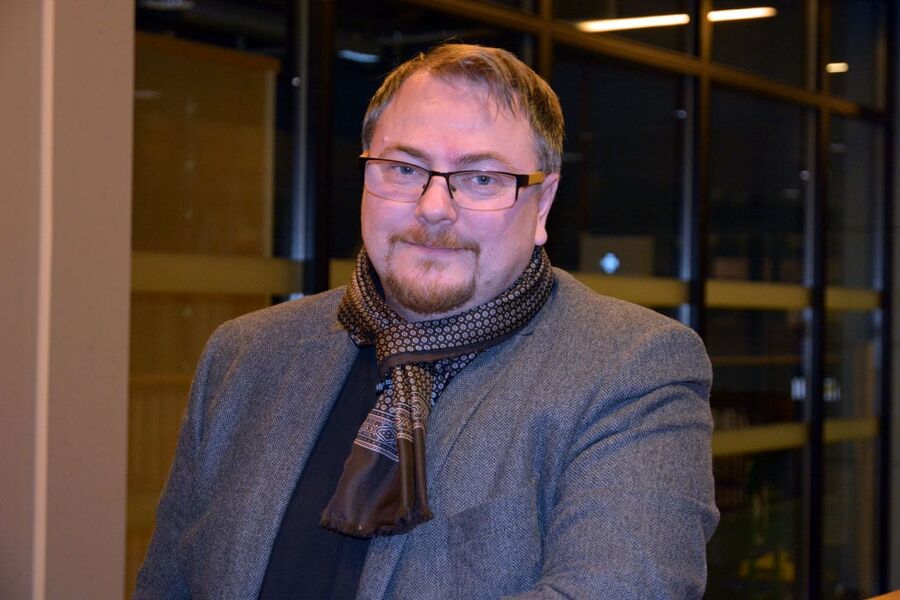 - Faget vårt er utrolig spennende, og vi må gjøre yrkesfag mye mer interessant for ungdommen. Vi må ha tak i de motiverte og de beste hodene sier den nybakte fagskoleingeniøren, Tommy Asp som til daglig jobber i Obos Prosjekt. 