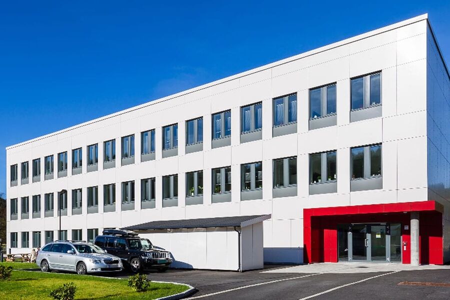 Nullenergibygget Visund på Haakonsvern ble ferdigstilt i desember 2015. Prosjektet oppnådde det ekstremt strenge energikravet allerede i første driftsår. Foto: Hundven-Clements Phototgraphy.