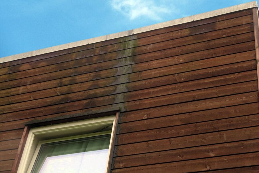 En trefasade som skal vare i mange år må tåle mye fuktig vær. Sørg for å bruke robuste materialer og løsninger som kan stå imot klimapåkjenningene. 
Foto: Mycoteam