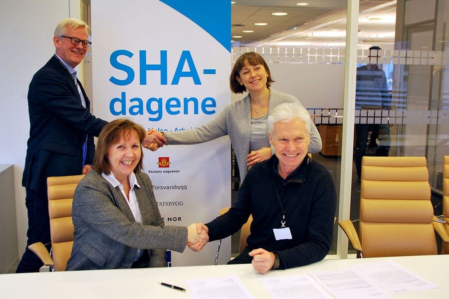 F.v. Knut Aaneland (prosjektdirektør Multiconsult), Grethe Bergly (Konserndirektør Multiconsult), Lene K. Franing (SHA-leder for Campus Ås, Statsbygg) og Erik Antonsen (Statsbygg).