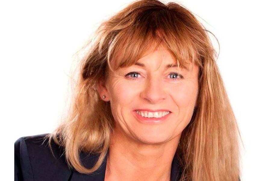 -Skal, skal ikke? For mange er det et spørsmål om enten eller, men det er ikke sikkert du må kvitte deg med oljefyren selv om fyring med fossil energi blir forbudt fra 2020, sier fagsjef for energi og miljø Eli Heyerdahl Eide i Rørentreprenørene Norge. 