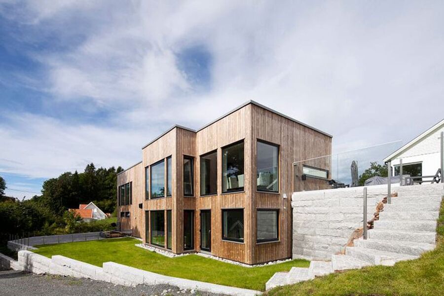Da dette funkishuset ble oppført på Østlandet i 2016 var det med fokus på energieffektivitet og med trefiberisolasjon i tak, vegger og gulv. Foto: Martin Palvén