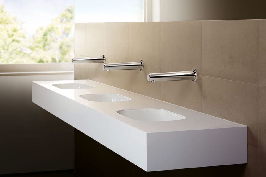 Oras Electra-modellene 6188 og 6189 kombinerer berøringsfritt med en stil som øker bruksområdet kraftig ut over Helse og Omsorgssektoren