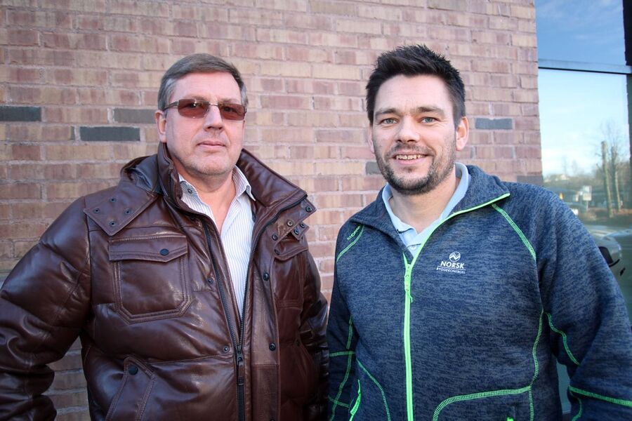 Karene i Norsk Byggekontroll AS har mange oppdrag innen uavhengig kontroll. Fagansvarlig Rolf Ekholt (til venstre) og daglig leder Rune Bratlie har gjennomført rundt 1000 uavhengige kontroller.  Uavhengig kontroll har noe for seg, sier de to. Foto: Rune Midtskogen, Fagrådet for våtrom. Foto: Rune Midtskogen