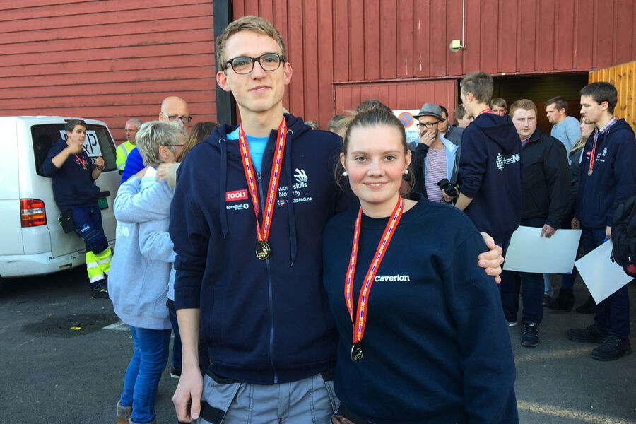 Med gull for Anneline Tangen i automasjon, sølv for Sigbjørn Buraas i telekom ble det dobbel medaljejubel for Caverion Norge i Yrkes-VM i Bergen i går.