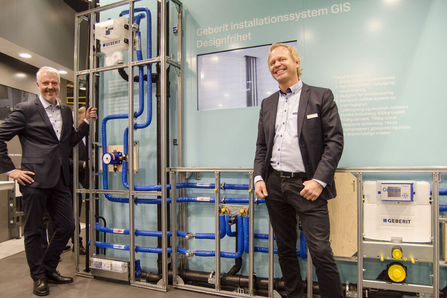 Adm. direktør Arne Håkon Burdal og seniorkonsulent Arvid Aalen i Geberit Norge, viste frem et helt nytt sanitærsystem under åpningsdagen av VVS-dagene 2016. 