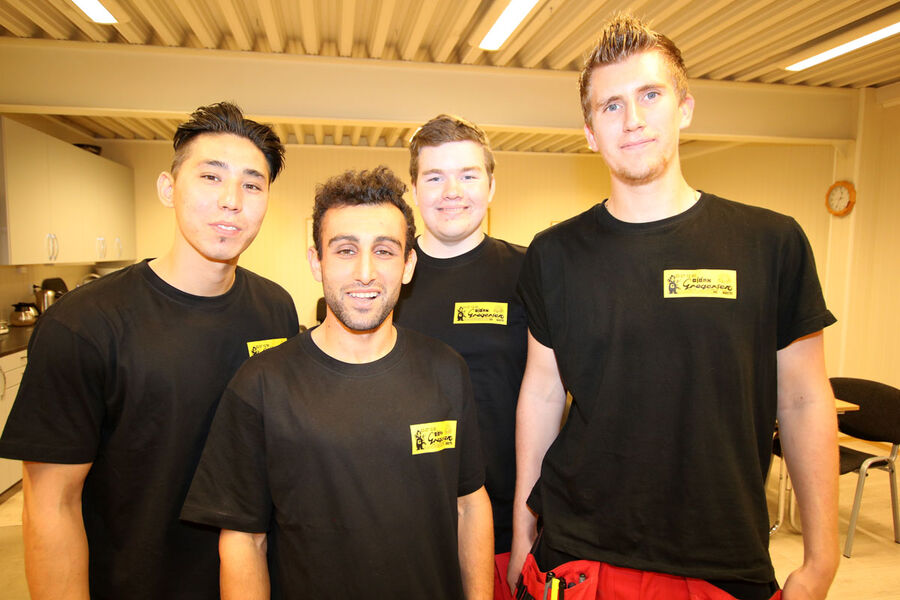 FRAMTIDENS KARER: Disse rørlærlingene er storfornøyde med tilliten og ansvaret de får hos rørfirmaet Bjørn Gregersen AS i Horten. Fra venstre Ali Hussini, Finn Terje Haugen, Allen Patros og Pål Marius Aarra. Foto: VVSUng
