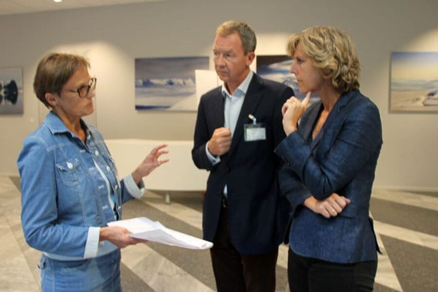 BNL overleverte i dag sitt politikkdokument Grønt skifte til Ekspertutvalget for grønn konkurransekraft. Det var direktør for miljø- og energipolitikk i BNL Rannveig R. Landet som overleverte dokumentet. 