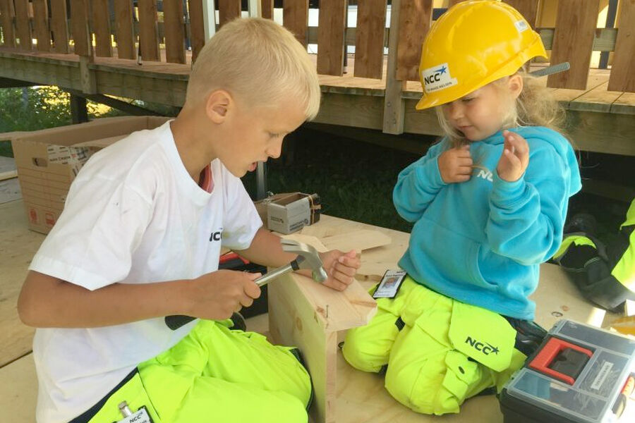 Målet er å vekke interessen for byggtekniske fag for barn og unge. 
