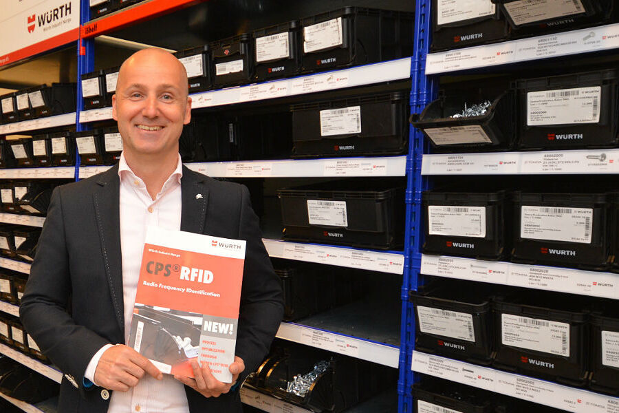 -Noen velger å ha containerne på byggeplassen, slik at de ansatte kan dra rett på jobb der, forteller salgssjef Jordi Somers hos Würth Industri Norge AS.