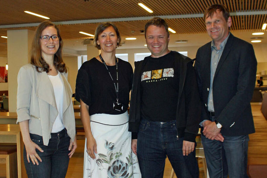 Asplan Viak presenterte i går en rapport som viser hvordan Undervisningsbygg kan nå egne miljømål i tillegg til å nå klimamålene til Oslo kommune på best mulig måte. F.v. Teknisk rådgiver i Undervisningsbygg, Magnhild Kallhovd, miljørådgiver i Undervisningsbygg, Bodil Motzke, Espen Løken og Arne Førland-Larsen i Asplan Viak. 