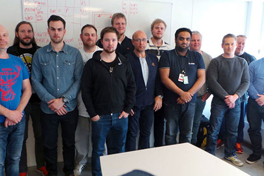 Både kursdeltagere og kursholdere samlet under Oras bas-opplæring forleden. 